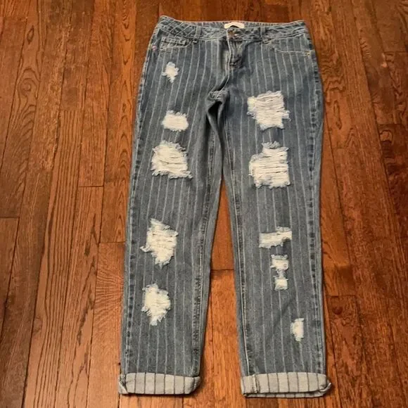 Urban Bliss Sz 12 Pinstriped Cuff Jeans Like New! - Picture 5 of 10